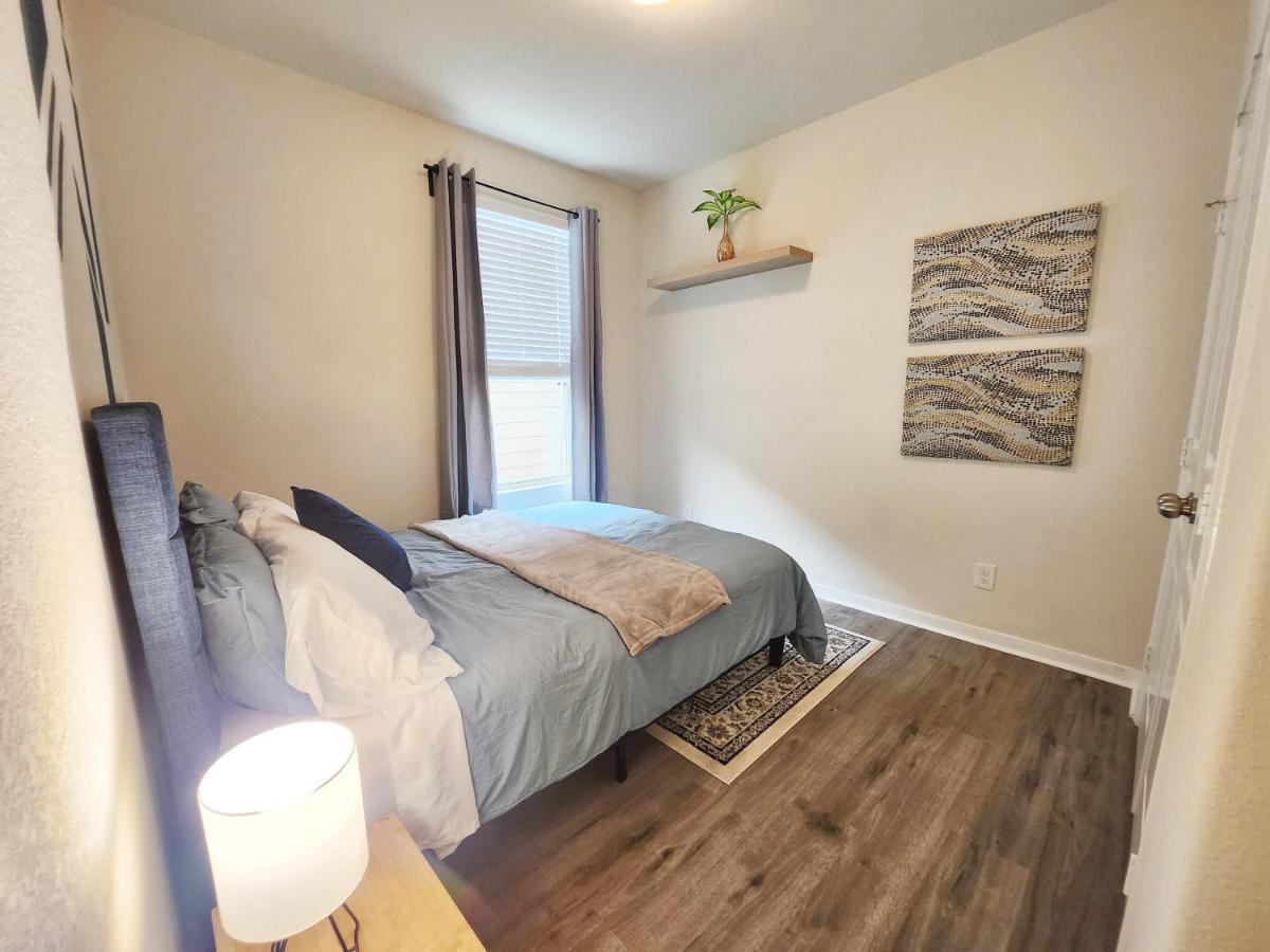 4 Bedroom Home Near Downtown Med Center Nrg Stadium Pearland Skyview Long By Ion Rentals Houston Exterior foto