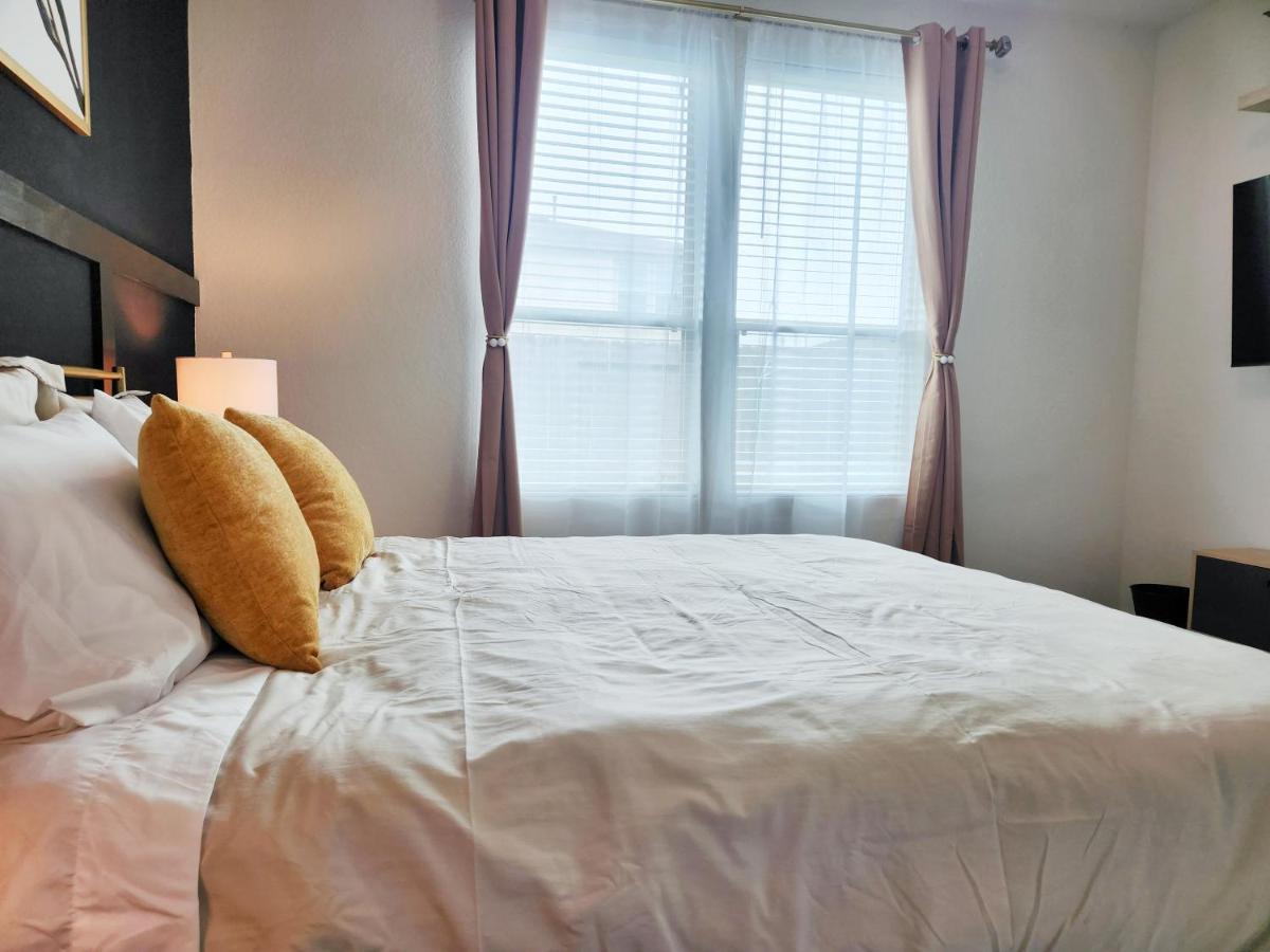 4 Bedroom Home Near Downtown Med Center Nrg Stadium Pearland Skyview Long By Ion Rentals Houston Exterior foto