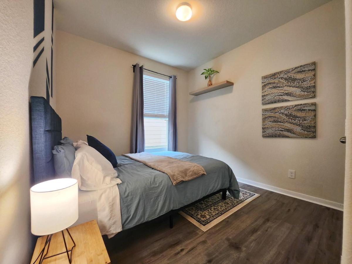 4 Bedroom Home Near Downtown Med Center Nrg Stadium Pearland Skyview Long By Ion Rentals Houston Exterior foto