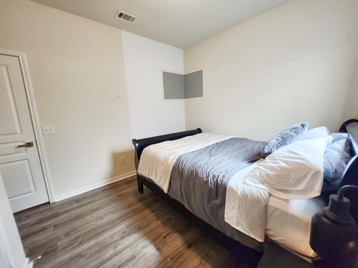 4 Bedroom Home Near Downtown Med Center Nrg Stadium Pearland Skyview Long By Ion Rentals Houston Exterior foto